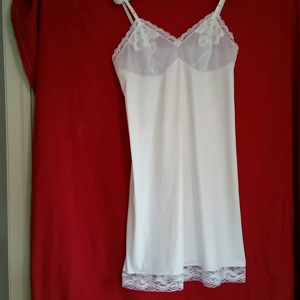 vintage 1970s slip/night gown